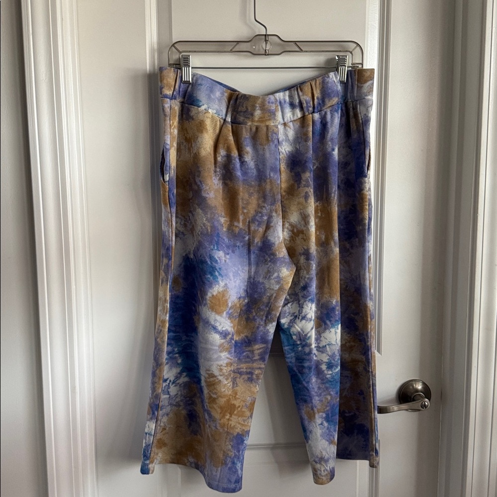 LOGO matching tie dye hoodie and crop pants. Waffle Knit.
NWOT. - Picture 11 of 14